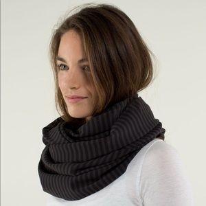 Lululemon reversible Vinyasa Scarf